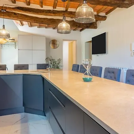 The Liberties - Luxury In Old Town Villa Barga